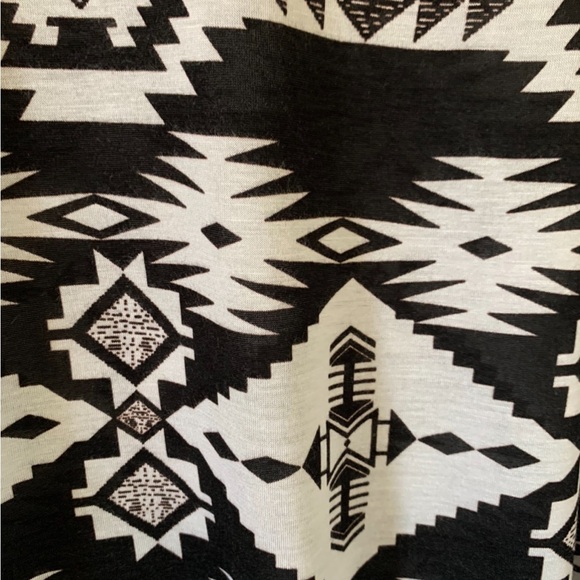 FOREVER21 Aztec Print Black White Tank Top NWOT SIZE L - Picture 7 of 9